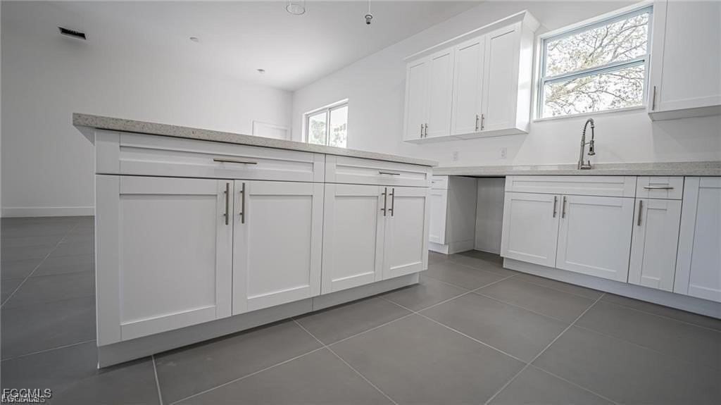 744 Clancy St E - Photo 5 of 14