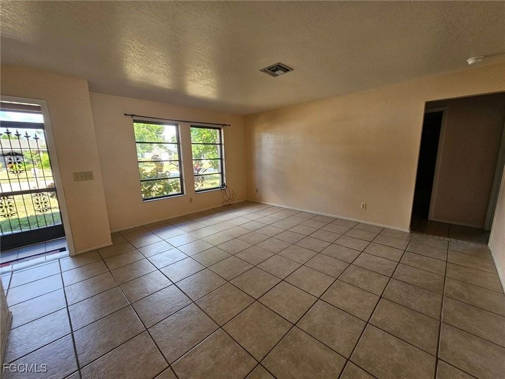 1206 Se 36th Ter - Photo 2 of 20