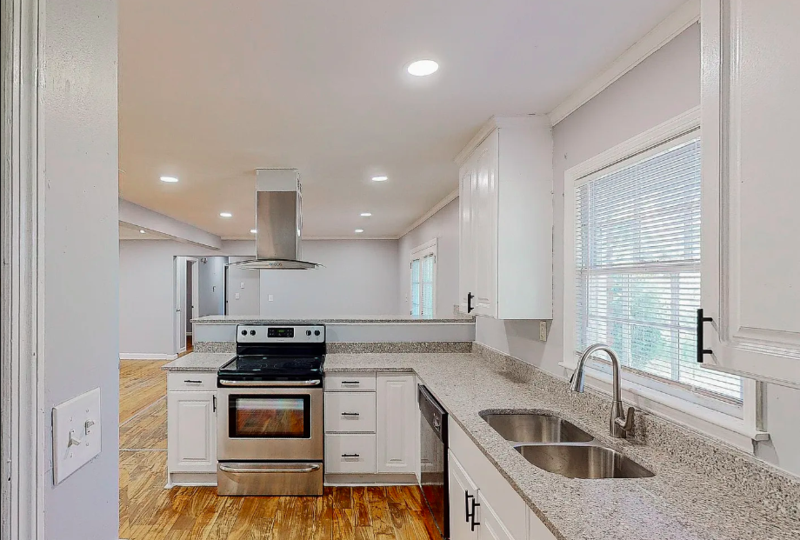 1769 Timothy Dr Sw - Photo 2 of 12