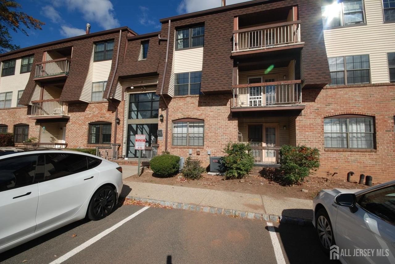 202 Green Hollow Dr - Photo 2 of 21