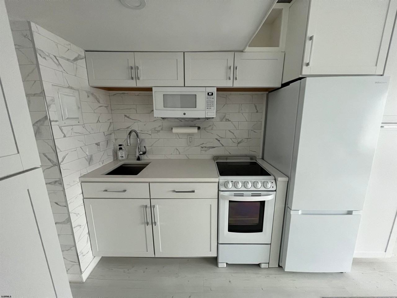 3501 3501 Boardwalk #B206 - Photo 5 of 7