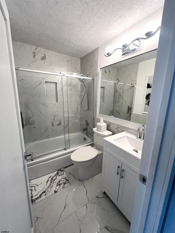 3501 3501 Boardwalk #B206 - Photo 6 of 7