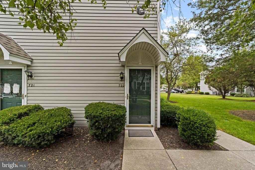 722 Sedgewick Ct - Photo 2 of 29