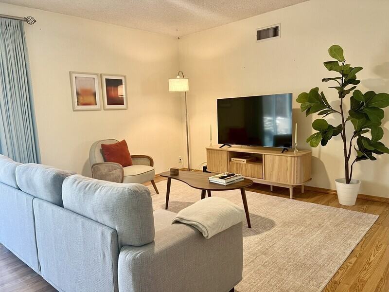 116 E Campus View Dr - Photo 2 of 17