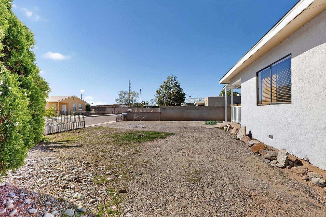 165 Hilton Avenue Northwest - Photo 5 of 41