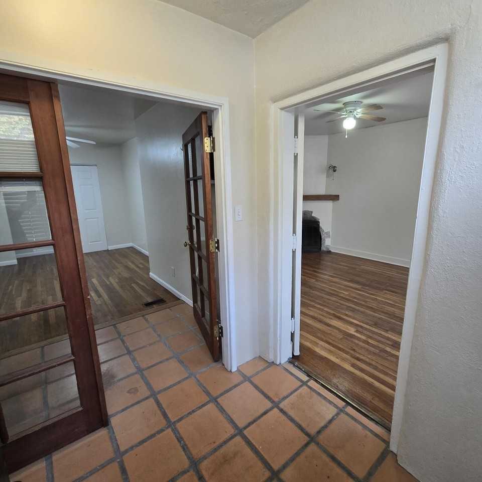 2132 Gold Ave Se - Photo 3 of 25