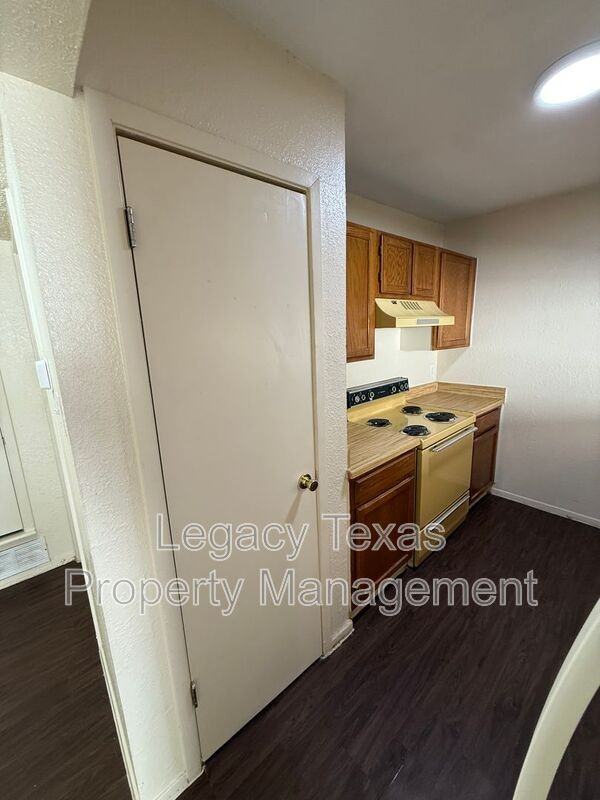 1713 Short St #A - Photo 4 of 9