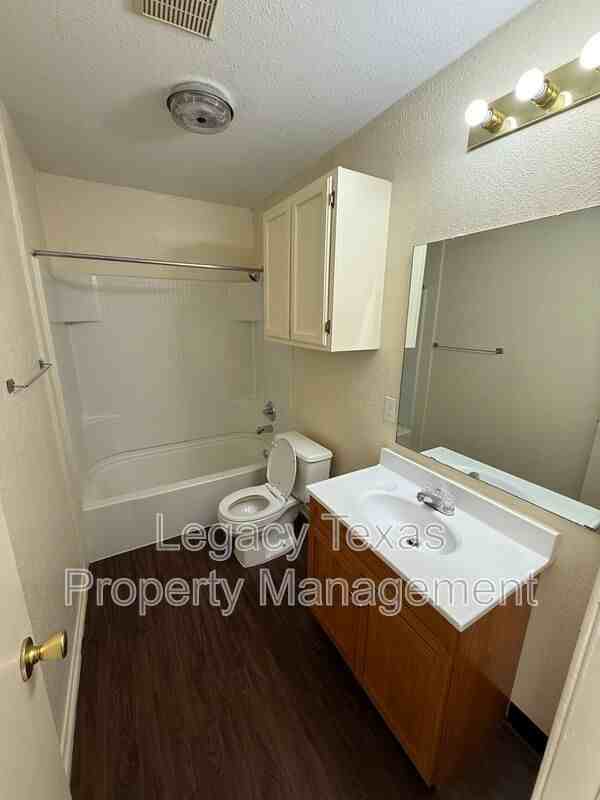 1713 Short St #A - Photo 5 of 9