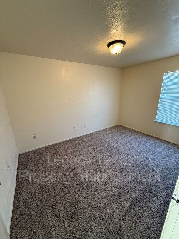 1713 Short St #A - Photo 6 of 9