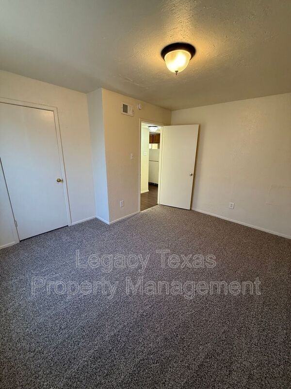 1713 Short St #A - Photo 7 of 9