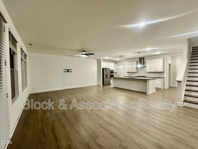 2093 Maggie Valley Dr - Photo 3 of 19