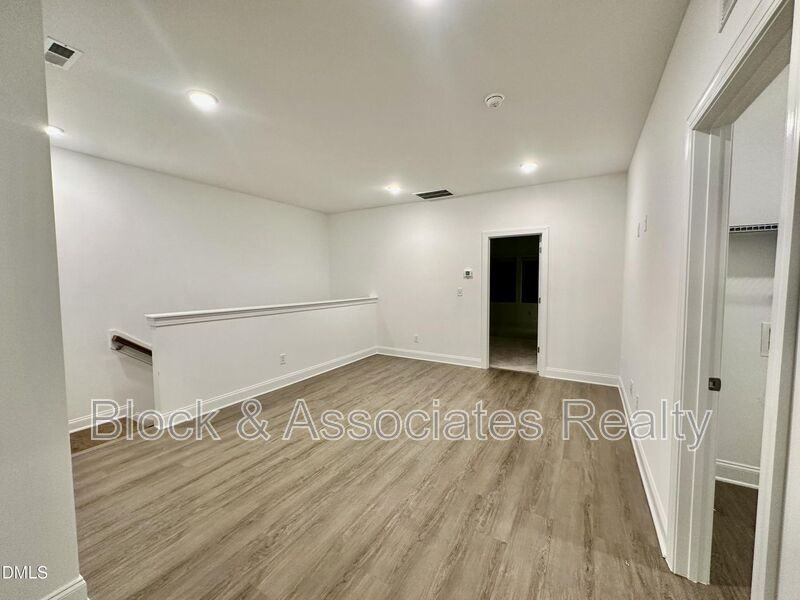 2093 Maggie Valley Dr - Photo 4 of 19