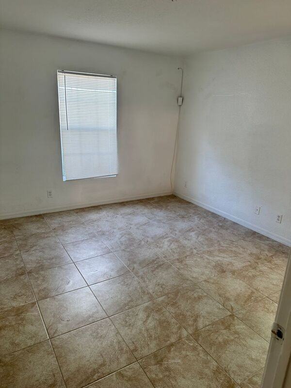 821 5th St - Photo 4 of 16