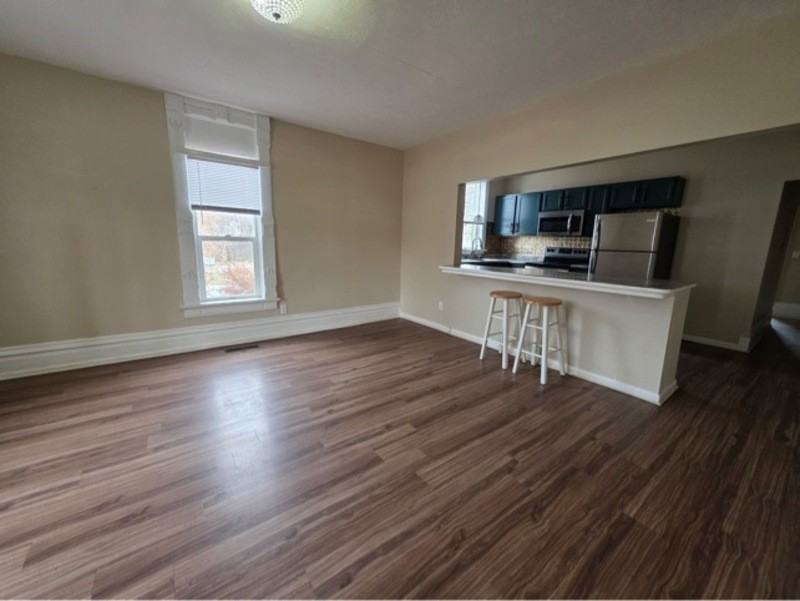 424 West 8th Street - Photo 2 of 8