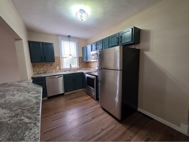 424 West 8th Street - Photo 5 of 8