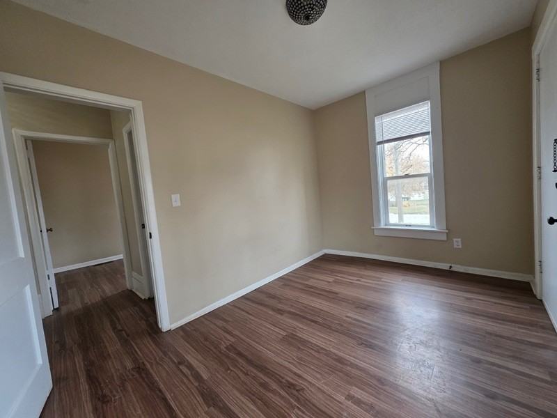 424 West 8th Street - Photo 6 of 8