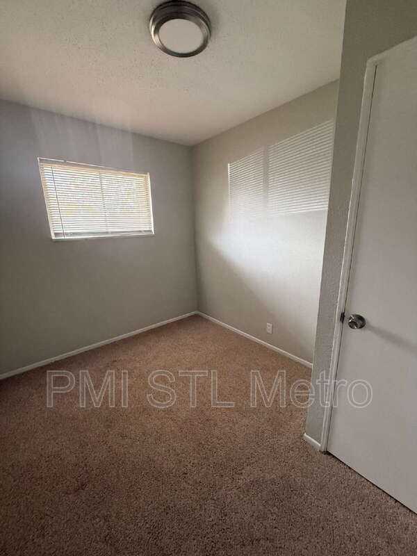 205 Grampian Rd - Photo 4 of 9