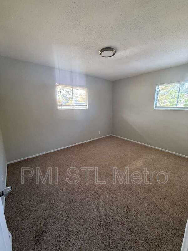 205 Grampian Rd - Photo 5 of 9