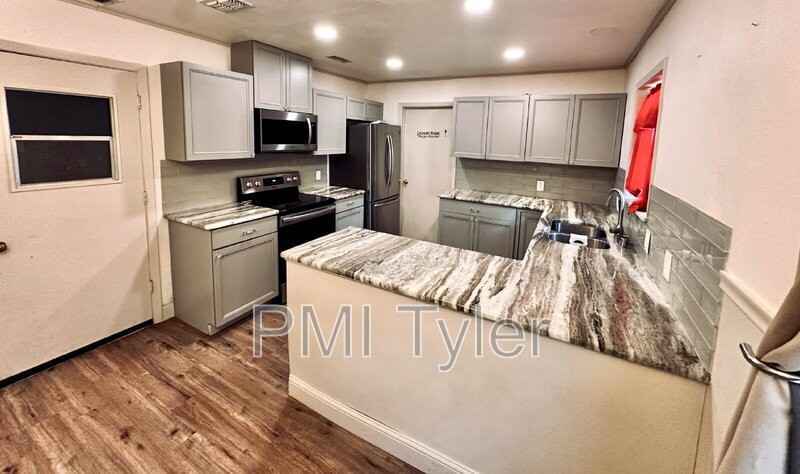 3204 Old Jacksonville Hwy - Photo 3 of 11