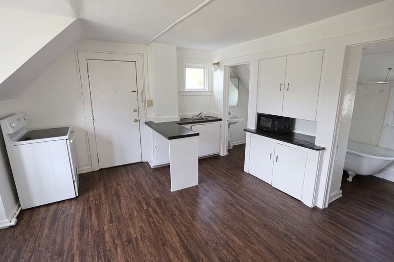 1027 Fulton St E #2 - Photo 3 of 6