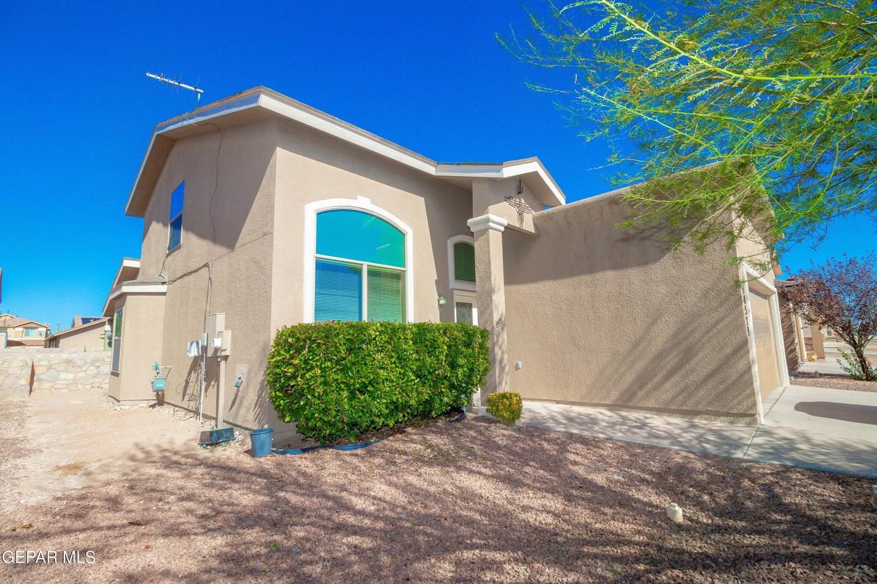 14529 Jesus Almeida Avenue - Photo 2 of 43