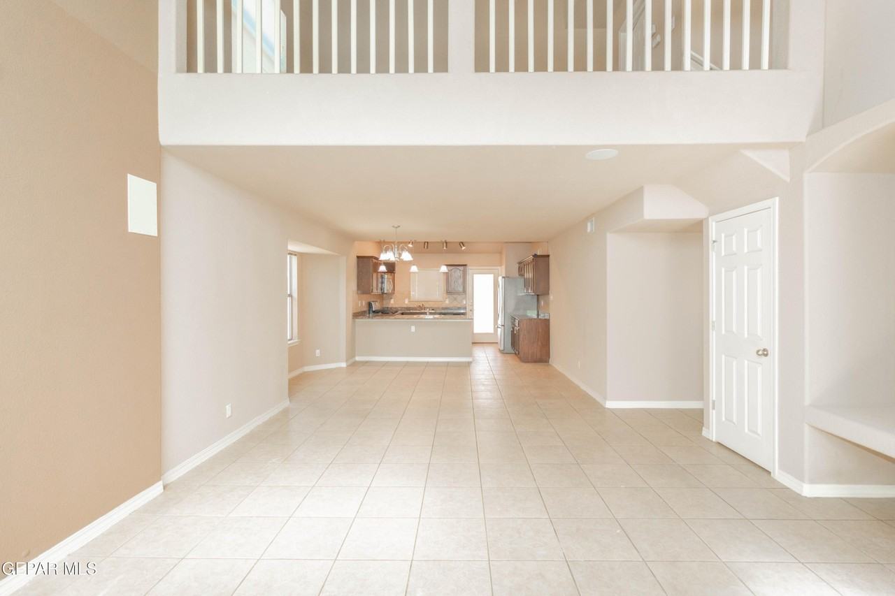 14529 Jesus Almeida Avenue - Photo 4 of 43