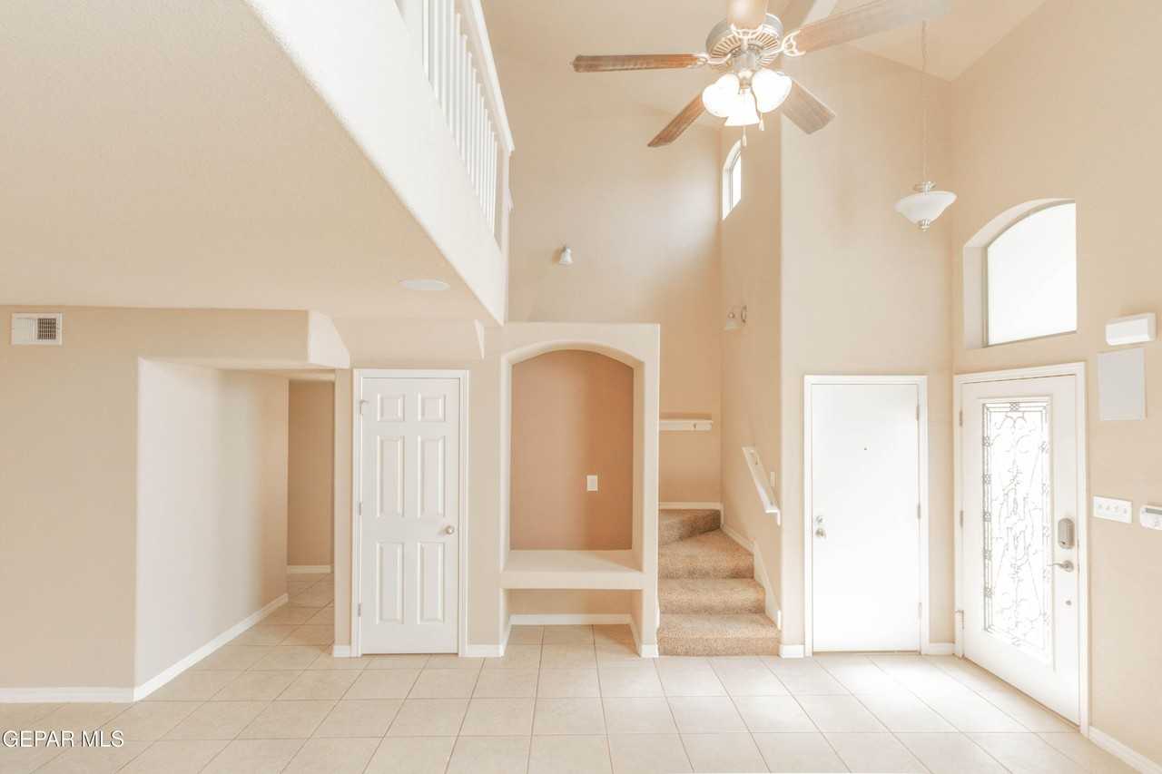 14529 Jesus Almeida Avenue - Photo 7 of 43