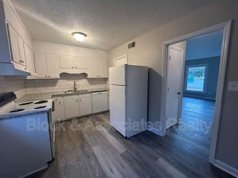 514 S Cherry St - Photo 3 of 9