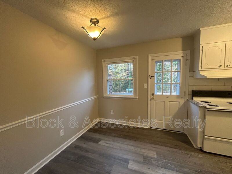 514 S Cherry St - Photo 4 of 9