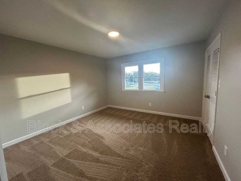 514 S Cherry St - Photo 6 of 9