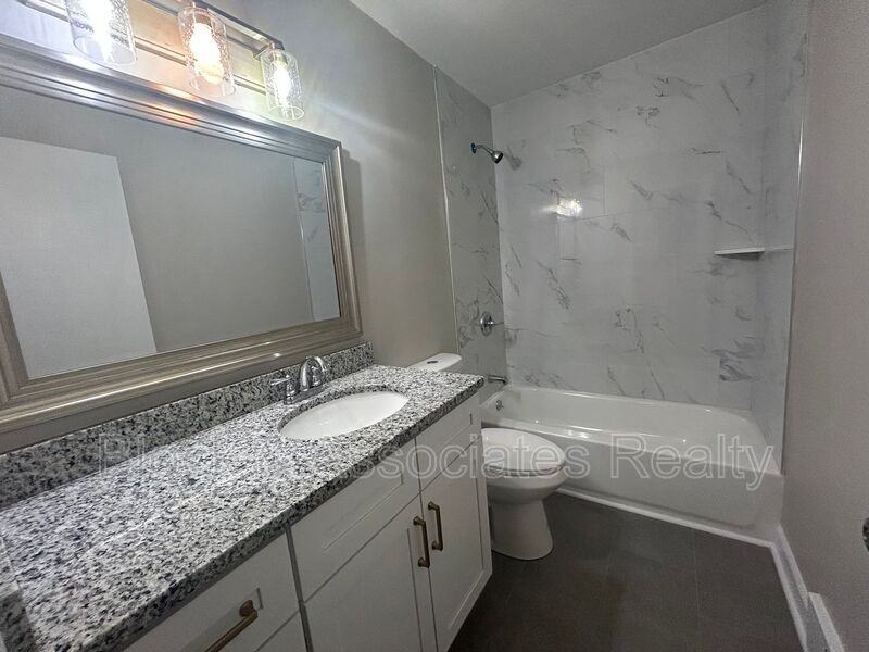 514 S Cherry St - Photo 7 of 9