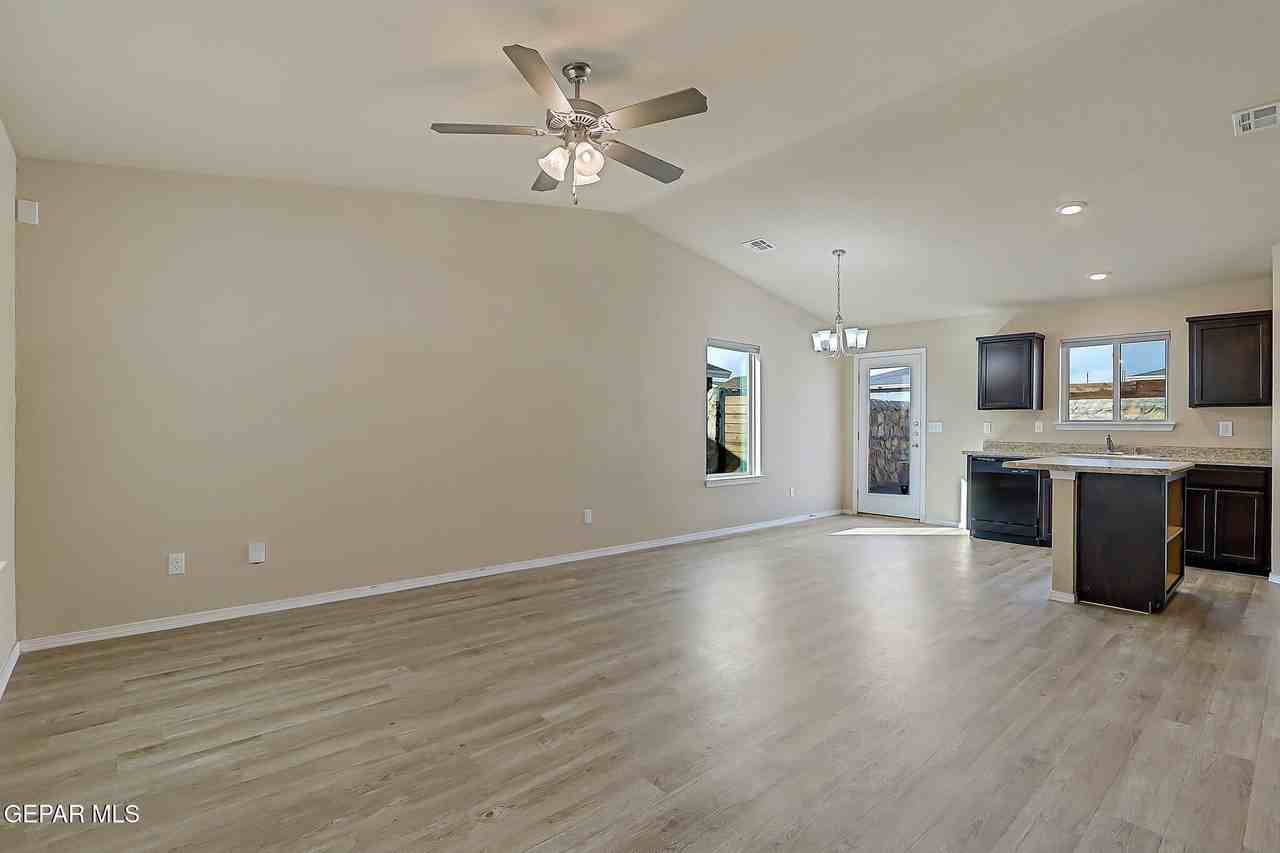 14321 Paraiso Dr - Photo 6 of 25