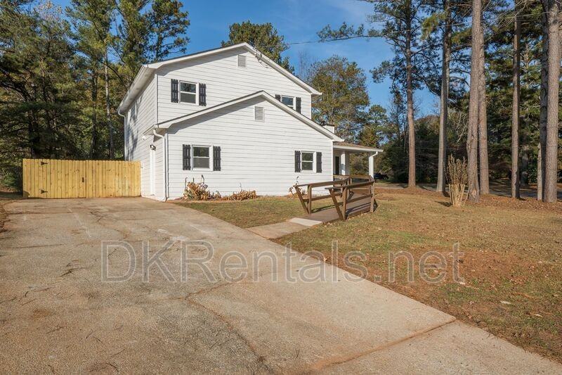 5081 Hubert Dr - Photo 2 of 32