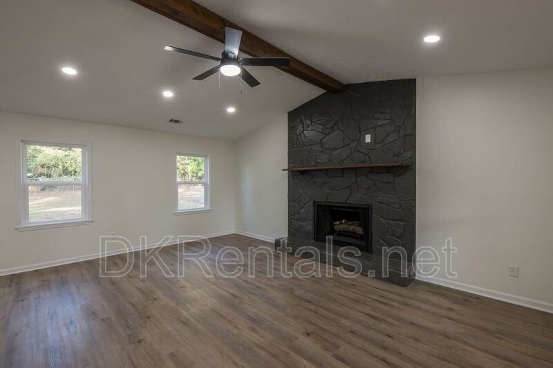 5081 Hubert Dr - Photo 5 of 32