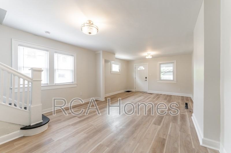 1601 Villa Avenue - Photo 5 of 15