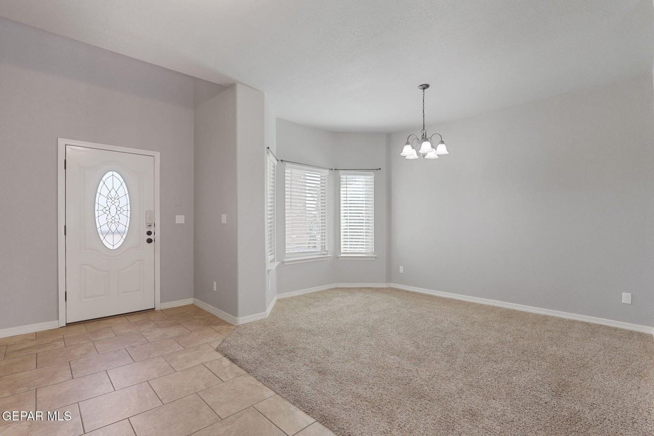 363 Duskwood St - Photo 5 of 38