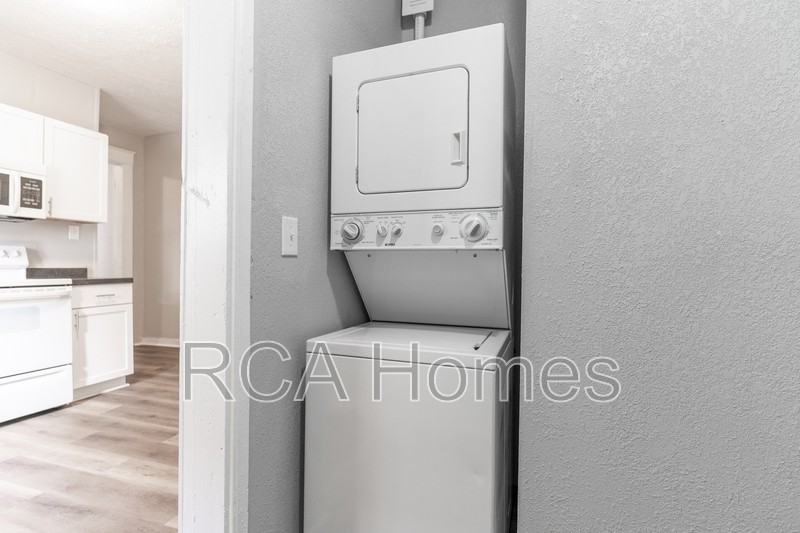 2425 North Kenwood Avenue - Photo 5 of 12