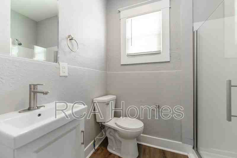2425 North Kenwood Avenue - Photo 6 of 12