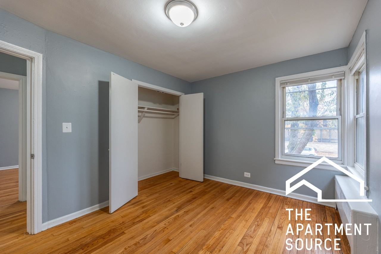 6719 N California Ave #1W - Photo 4 of 17