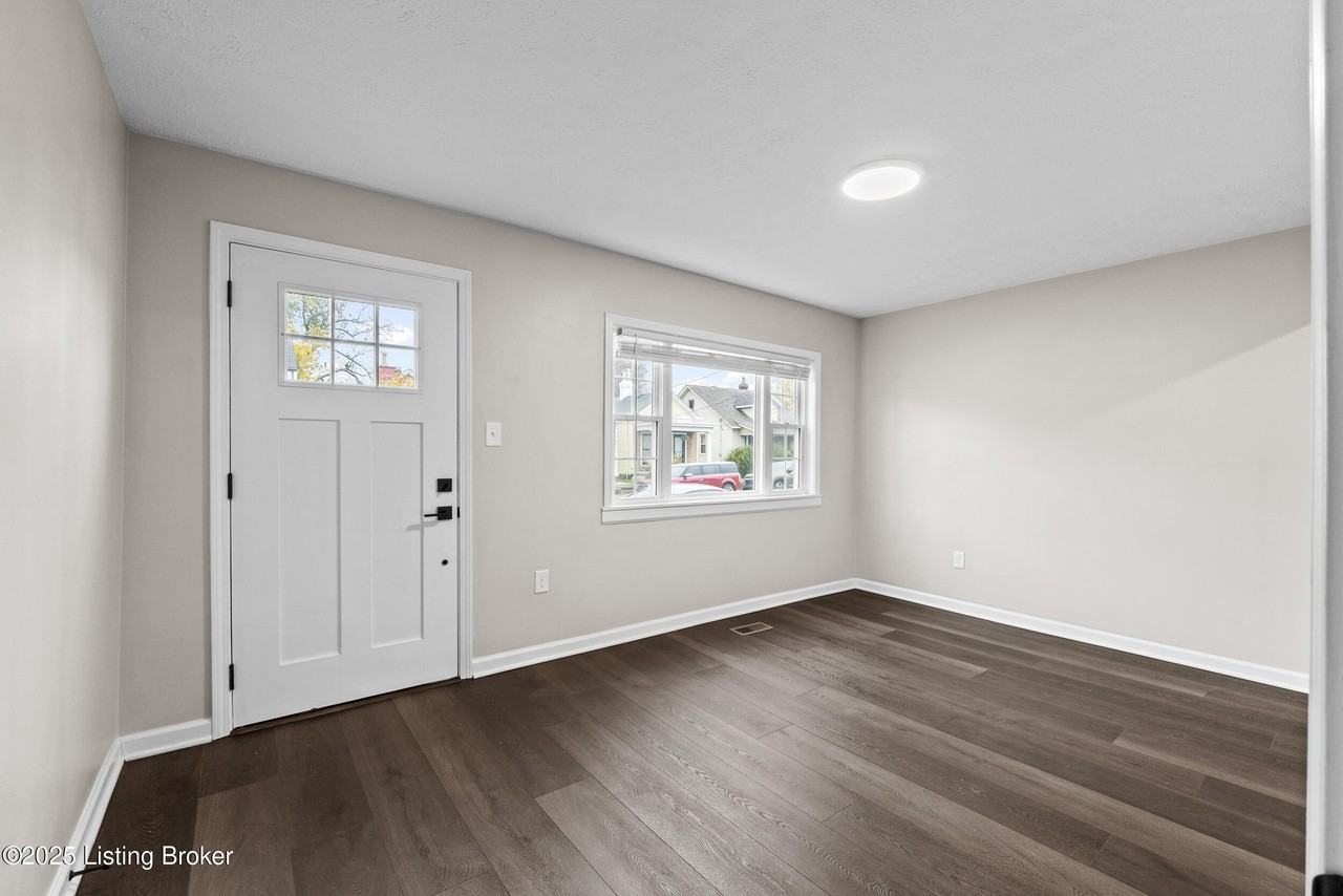 1112 East Burnett Avenue - Photo 7 of 41