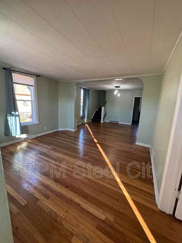 908 Spruce St - Photo 3 of 21