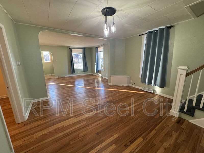 908 Spruce St - Photo 5 of 21