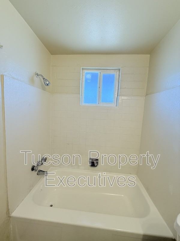 240 W Sahuaro St - Photo 5 of 9