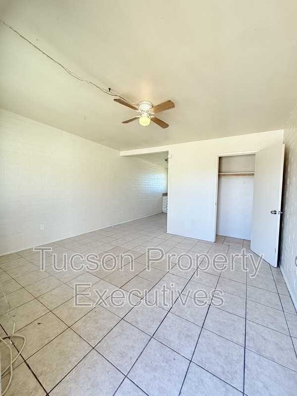 240 W Sahuaro St - Photo 6 of 9