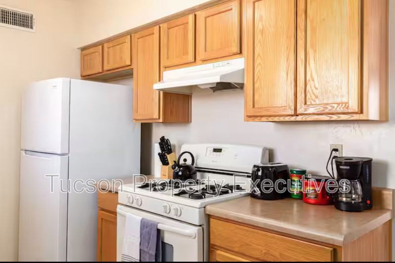 1223 N Belvedere Ave - Photo 4 of 19