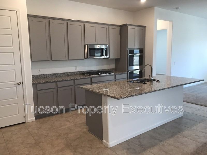 10918 W Yates Ln - Photo 2 of 33