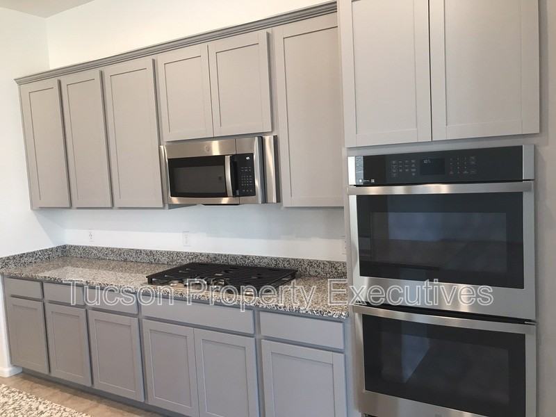 10918 W Yates Ln - Photo 3 of 33