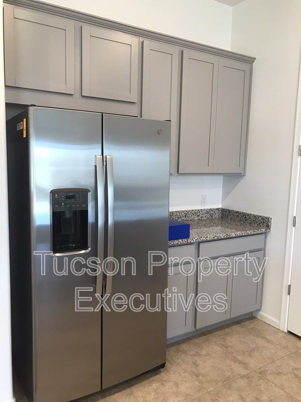 10918 W Yates Ln - Photo 5 of 33