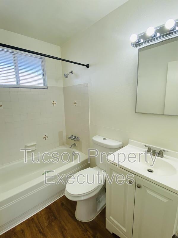 5770 E 10th St - Photo 7 of 30