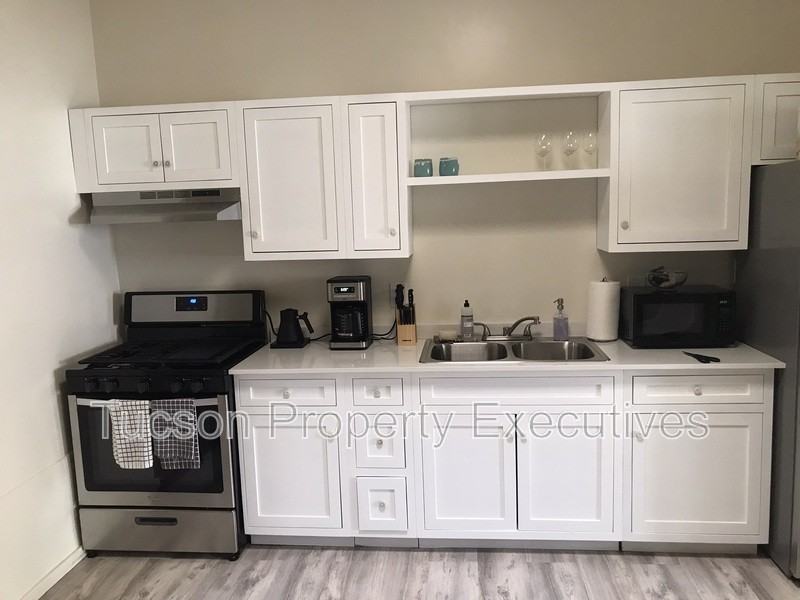 343 S Convent Ave - Photo 3 of 23